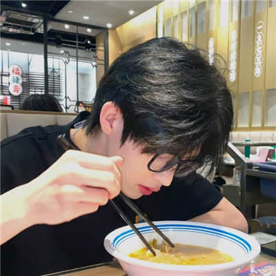 男生