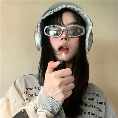 微信网名女两个字